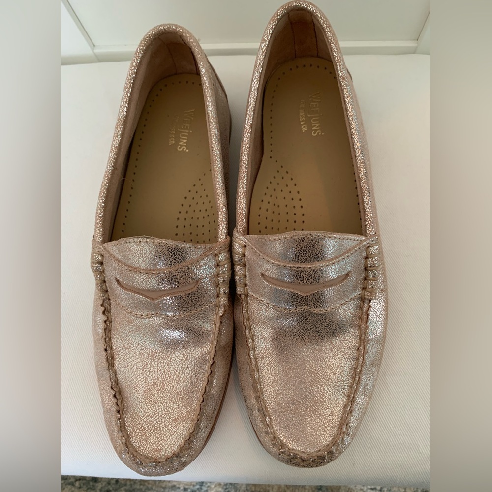 Bass Weejun pink metallic loafers!